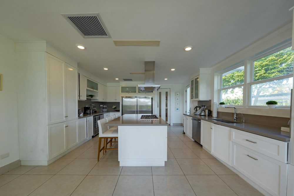 Arrecife 39 - Spacious 5BR Villa Near Beach Golf
