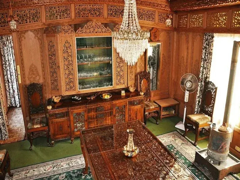 Royal Group Of Houseboats