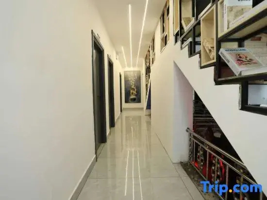 Zengrong Homestay (Hainan Vocational College of Industry and Commerce Qiongtai College)