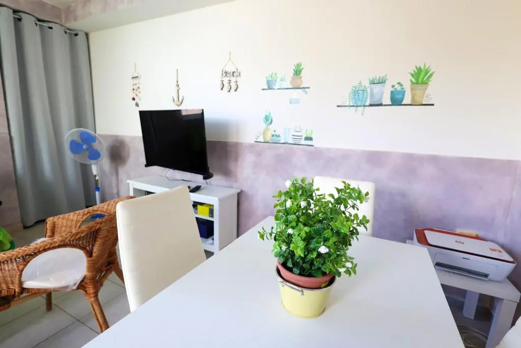 Apartment with 3 bedrooms in Torre Pali with enclosed garden 400 m from the beach
