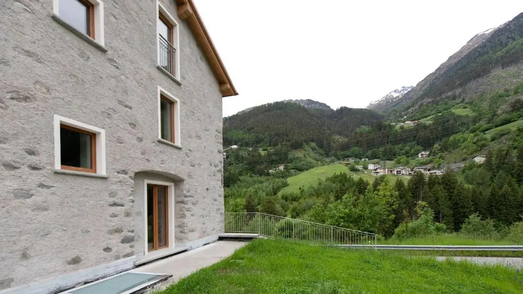 Villa Tola - Giallo