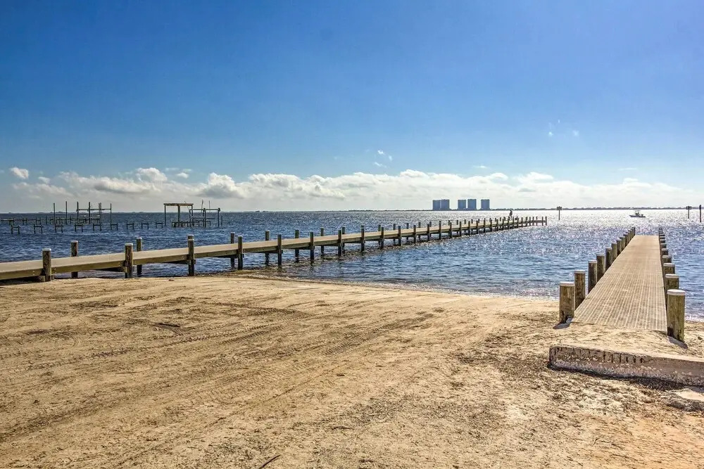 Gulf Breeze Getaway - 8 Mi to Pensacola Beach