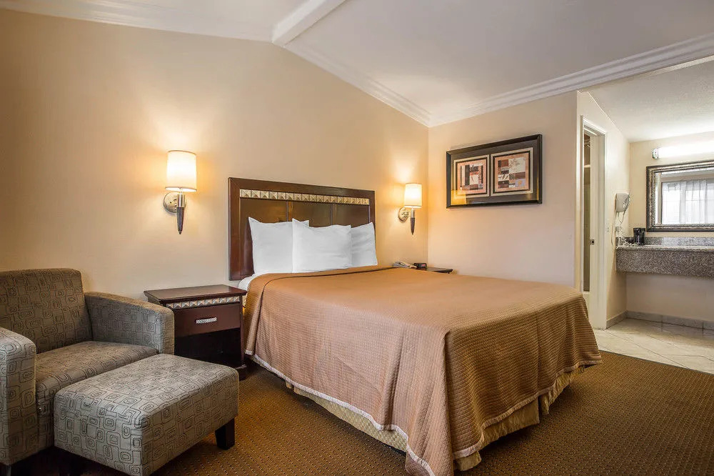 Rodeway Inn Near Legoland