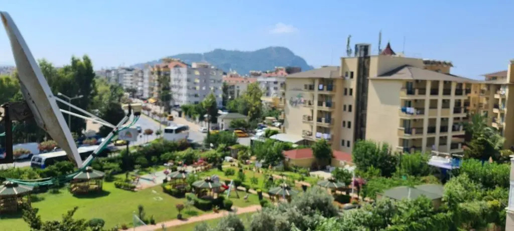 Cleopatra plajına 50mt deniz gören ferah 2+1 daire