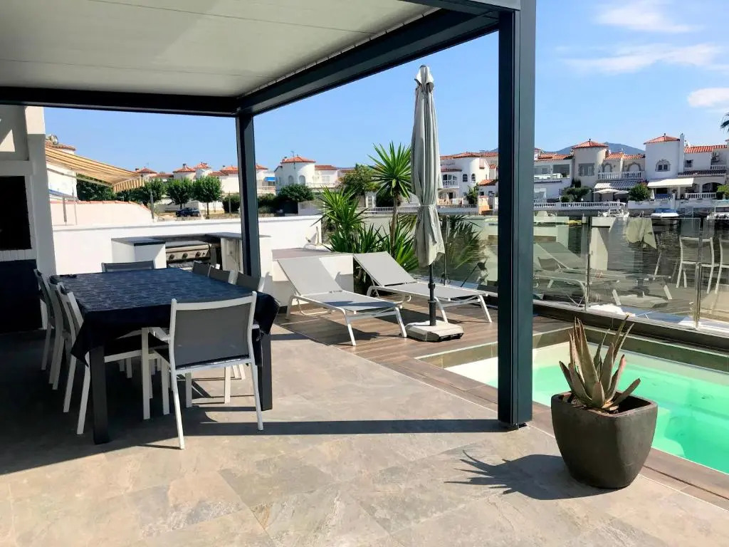 Empurialola - Casa con piscina y vistas al lago en Empuriabrava-138