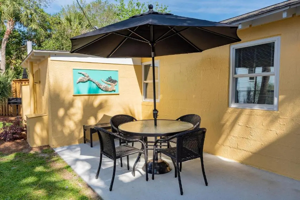 NEW LISTING Completely Renovated Laid Back Casual Beach Bungalow