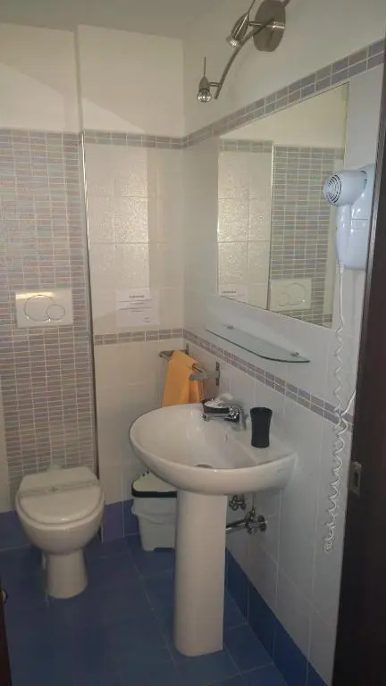 Almi Rooms
