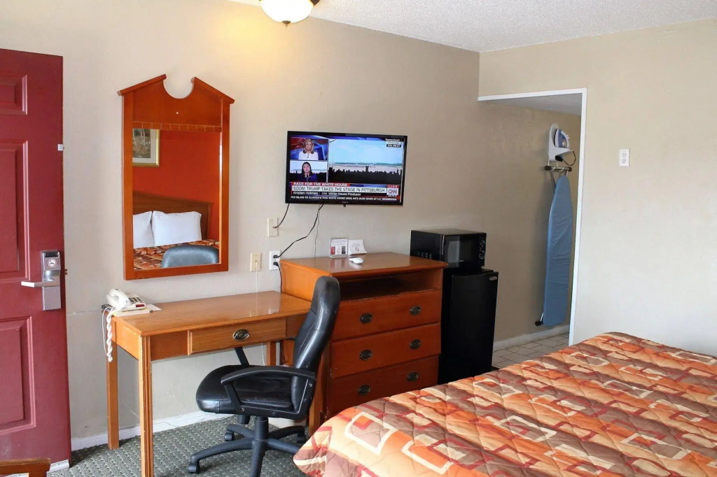 Continental Inn and Suites Nacogdoches TX SFA University Downtown