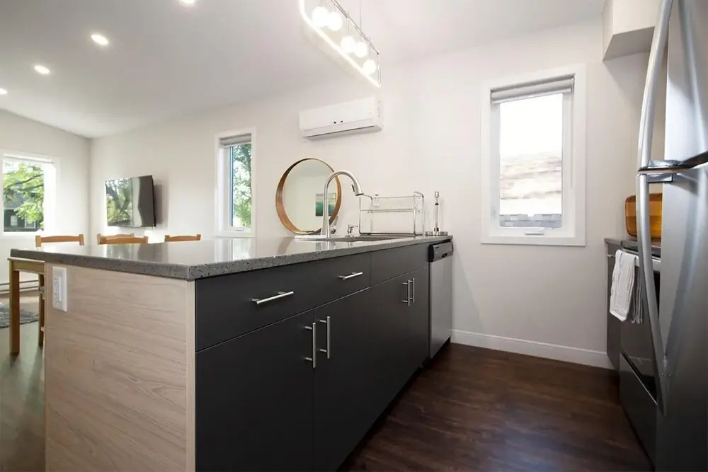 Gorgeous 2-bedrooms Duplex Upper Unit