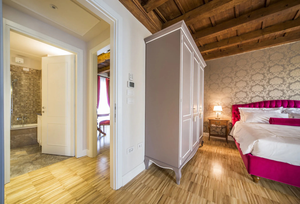 Lady Capulet Apartments