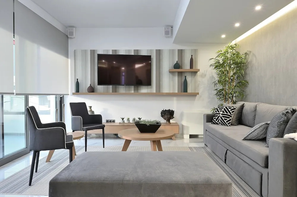 The Lop Athens Holidays Luxury Suites