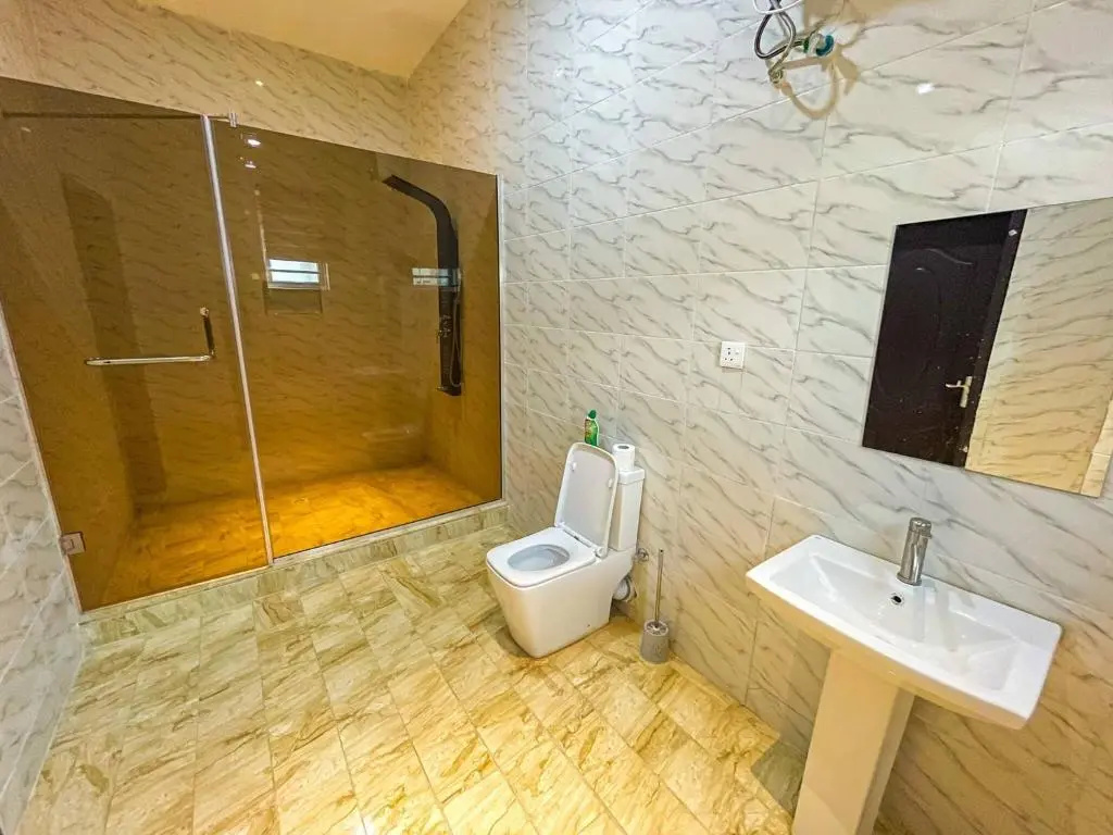 4 Bedroom Luxury Entire Apartment With Wifi