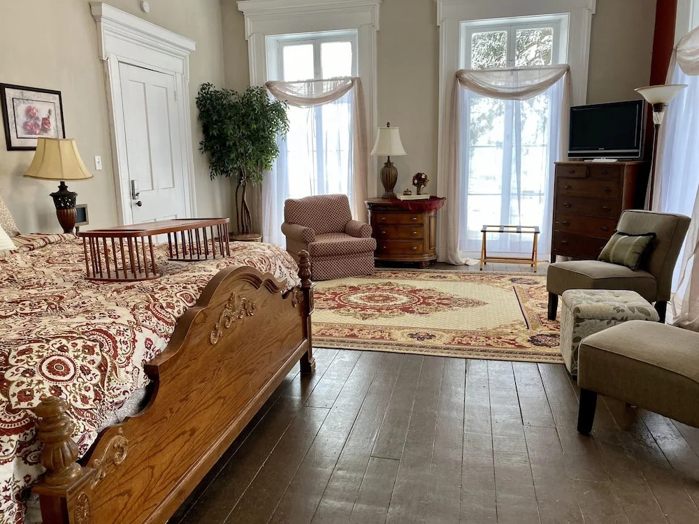 Historic McDonald Airbnb