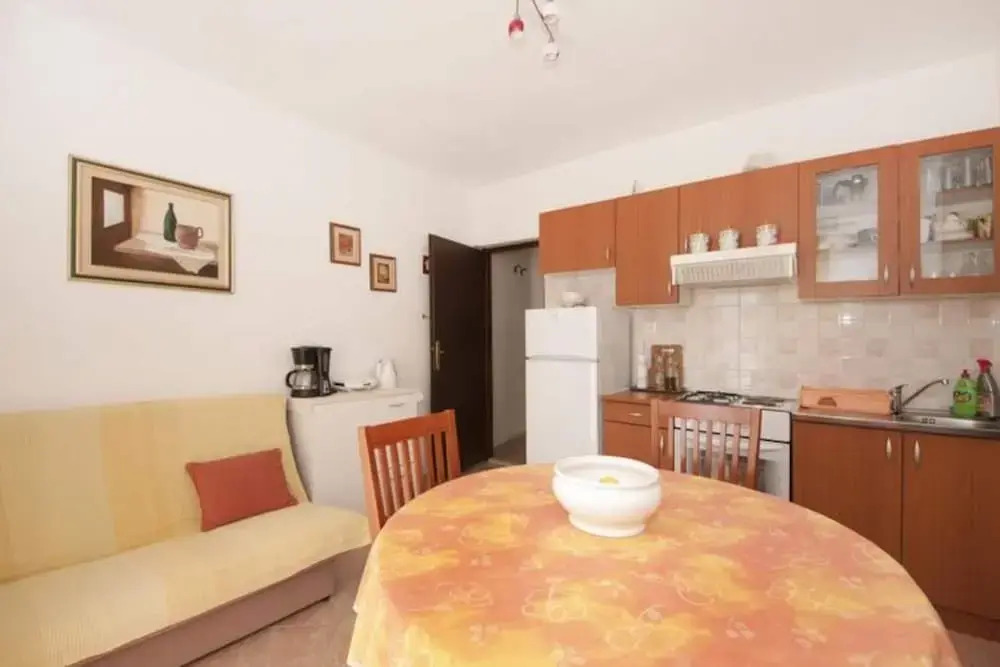 Apartments Mira - One Bedroom Apartment With Balcony