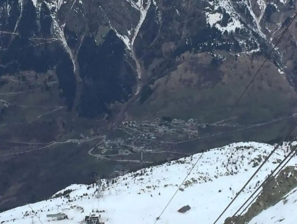 Apartment With 2 Bedrooms in Vaujany, With Wonderful Mountain View and