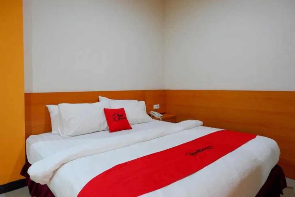 RedDoorz Plus @ Cameloan Hotel Palu