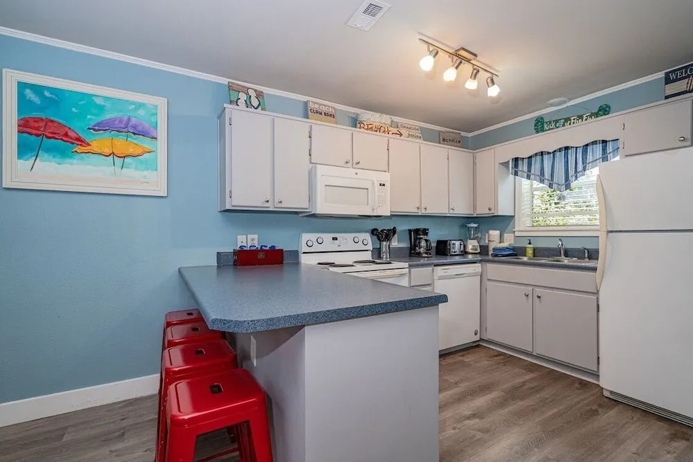 Beachside Villa 2 Bedroom Condo by Redawning