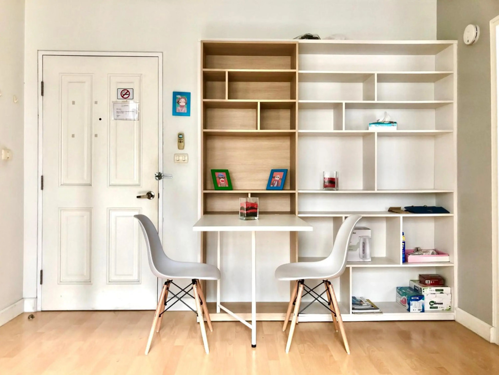 1 bdrm condo 5 minutes walk to BTS FREE Wifi