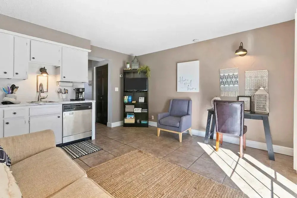 Branson Vacation Station - Charming 1 BDR Condo in the Middle of Everything!