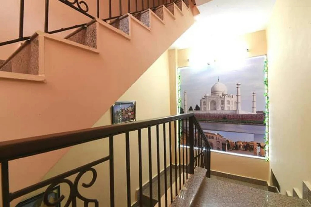 DS Residency Varanasi-Near Mandir-Free Wi-fi-Parking