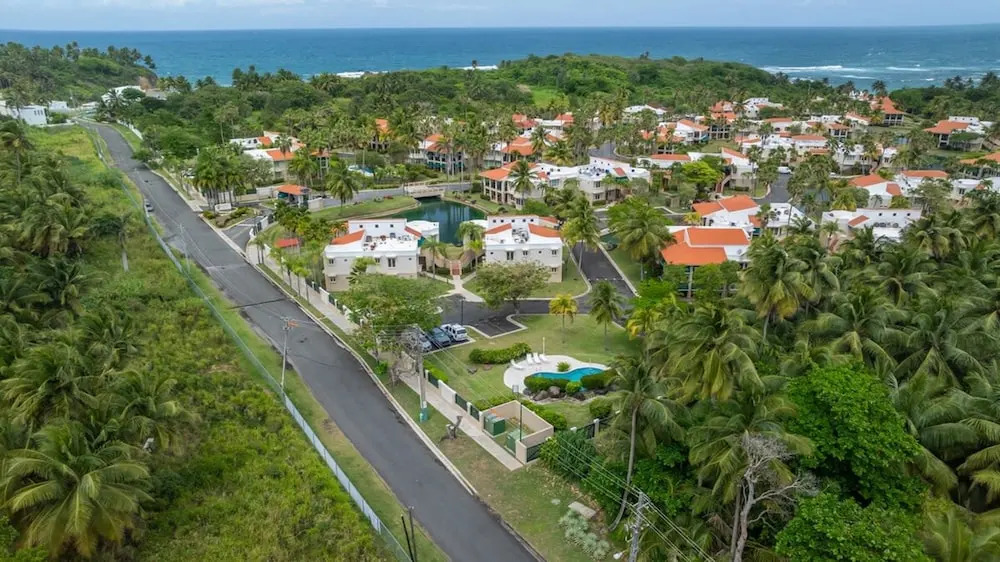 Upscale Villa in Gated Community Beach Access Yari