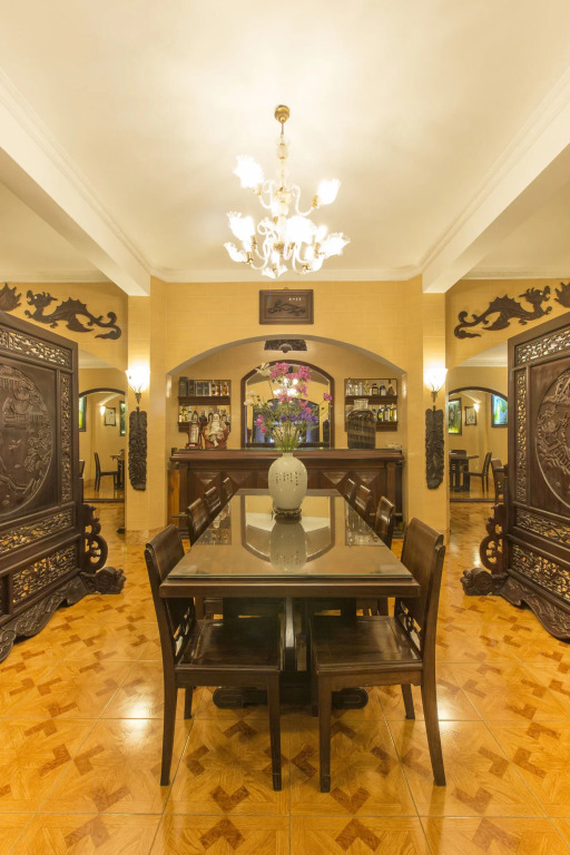 Dragon Hotel