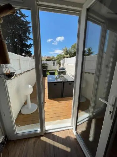 studio rez de jardin a 900 m de la plage
