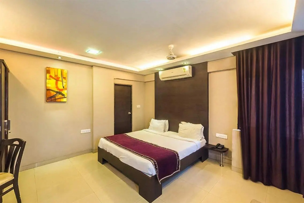 OYO 13414 Hotel Ambrosia