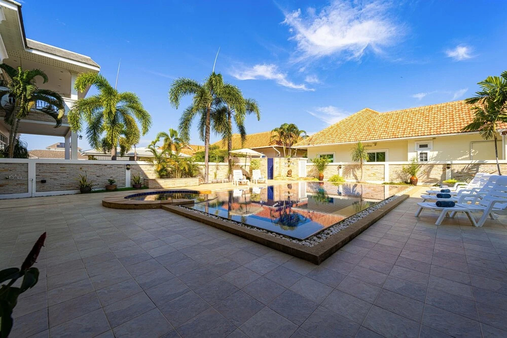 Luxurious 5-Bedroom Private Pool Villa! PV5