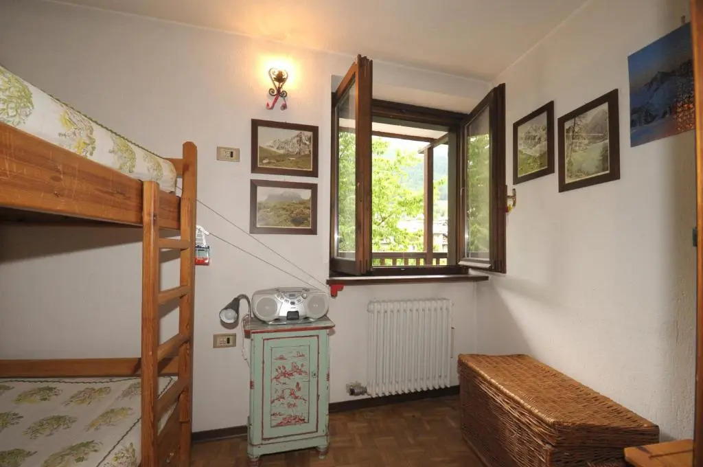ALTIDO Rustic Apt for 4 with Parking Nearby Ski Lifts