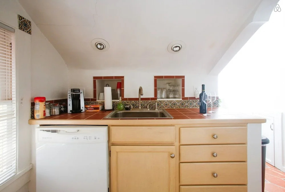 Large 1BR w Pool in Heart of FQ and Bourbon - NOLA