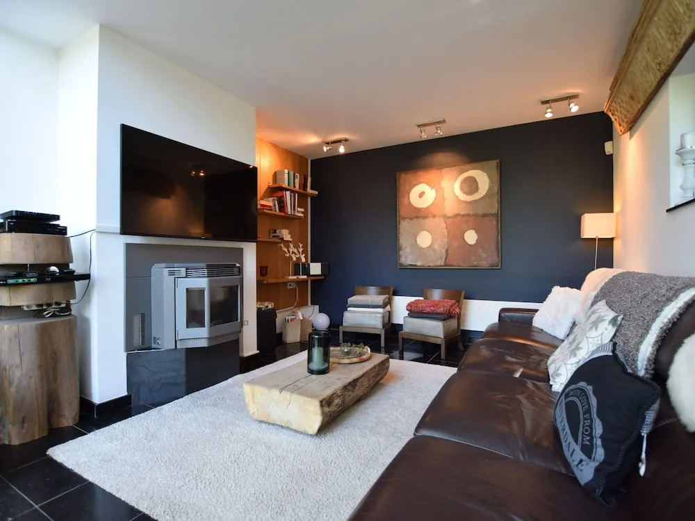 Posh Villa in Durbuy with Hot Tub, Whirlpool