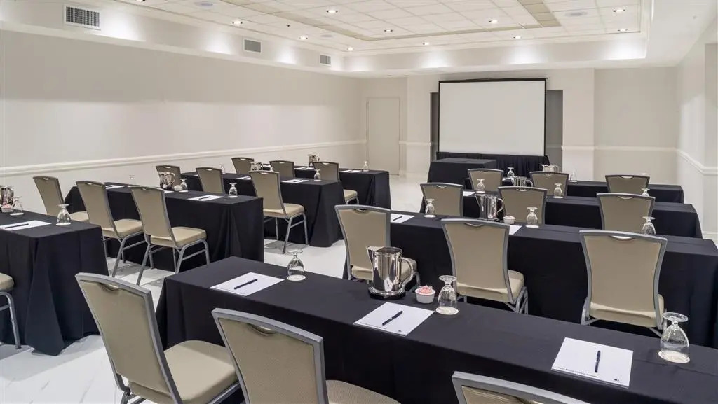 DoubleTree by Hilton Grand Hotel Biscayne Bay