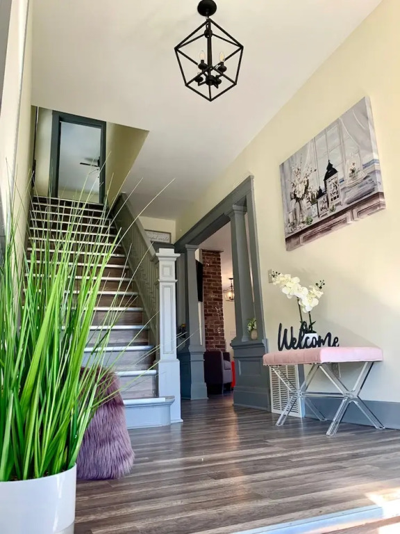 The Trotter Manor - With Private Yard & Parking, Near Falls & Casino by Niagara Hospital