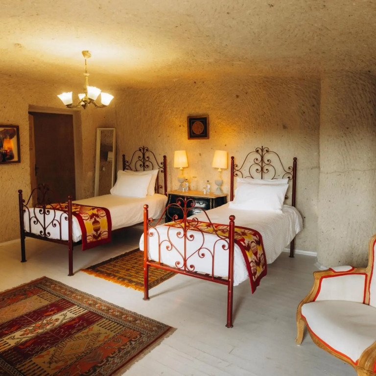 Hezen Cave Hotel