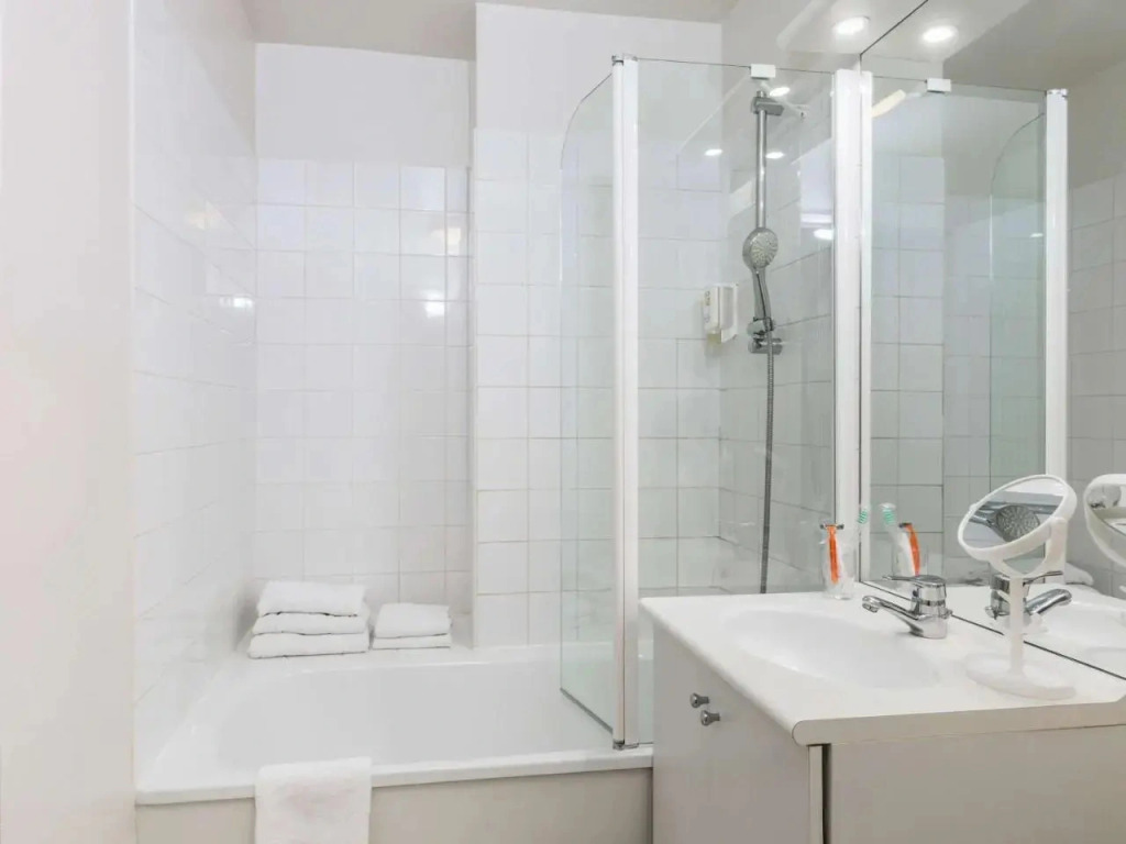 Rental Apartment Adagio Paris Clamart - Clamart 4 Persons - Pop 14612