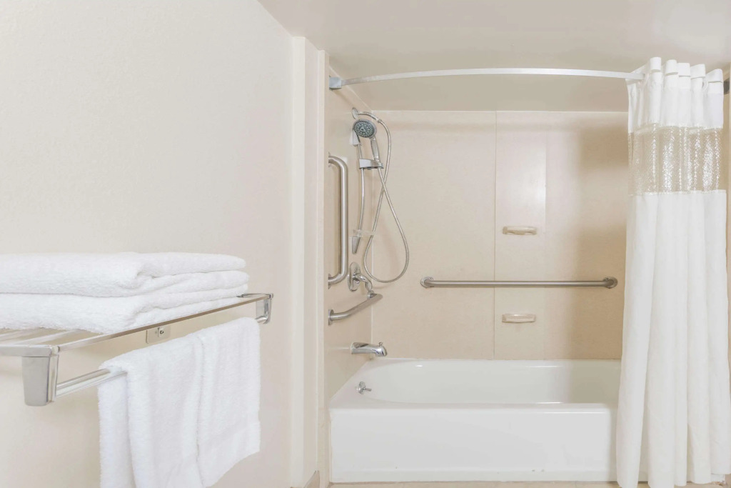 Days Inn by Wyndham Camp Springs Andrews AFB