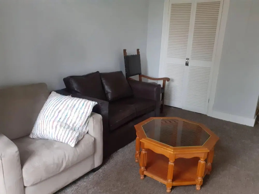 Spacious 2-bed Apartment in North of Glasgow