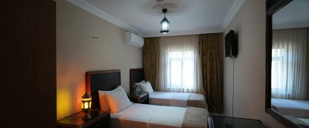 Loost Town Inn Hotel