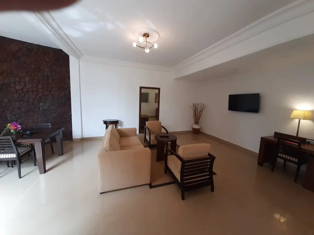 Iris Toubab Hotel