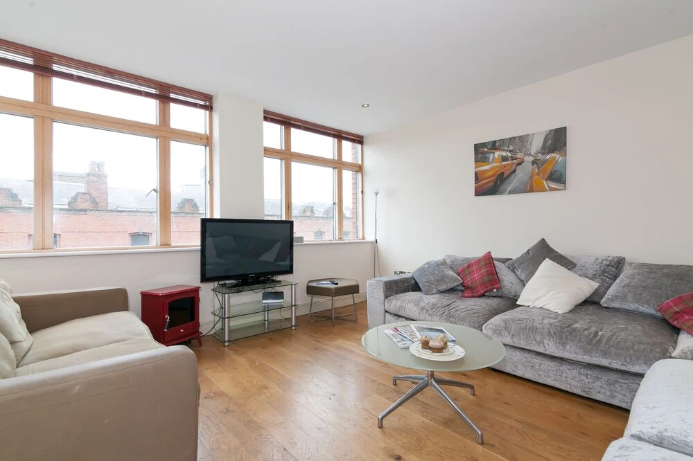 Luxury 3BR Penthouse Suite with Rooftop Terrace