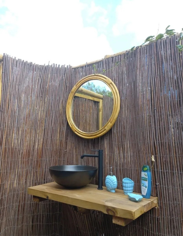 Studio With Pool, Garden and Open Roof Bathroom