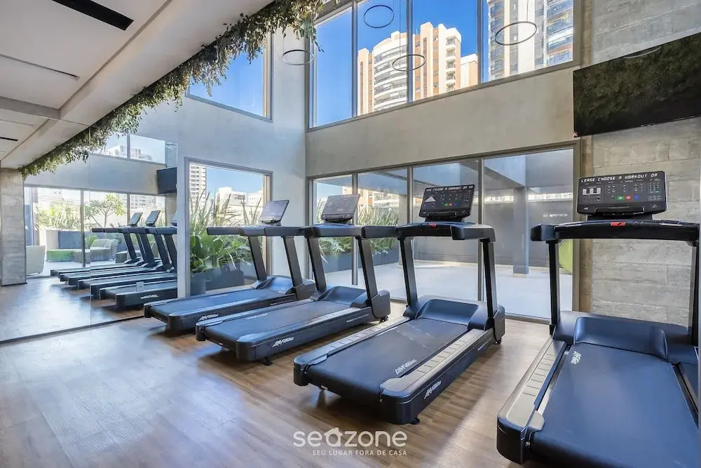 Studio w/ Balcony and 290m From the Subway Oln1702