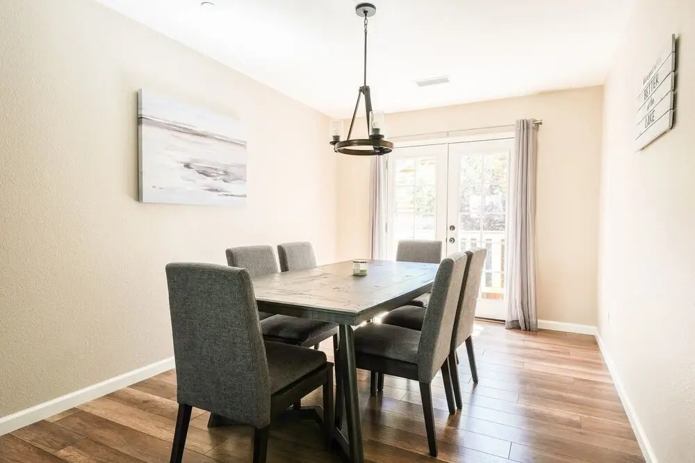 14 - Cedar Crest 3 Bedroom Home by Redawning