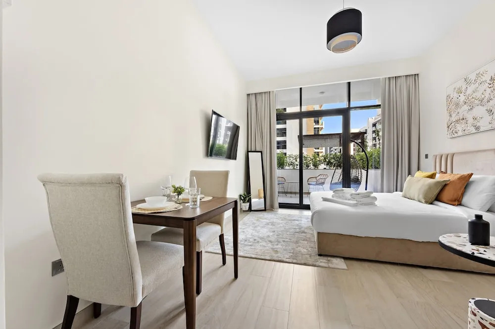 WelHome - Your Dubai Getaway: Cozy Studio at Azizi Rivera 4