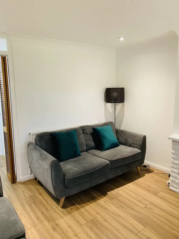 Spacious 3 Bedroom Home with Garden in Farnham