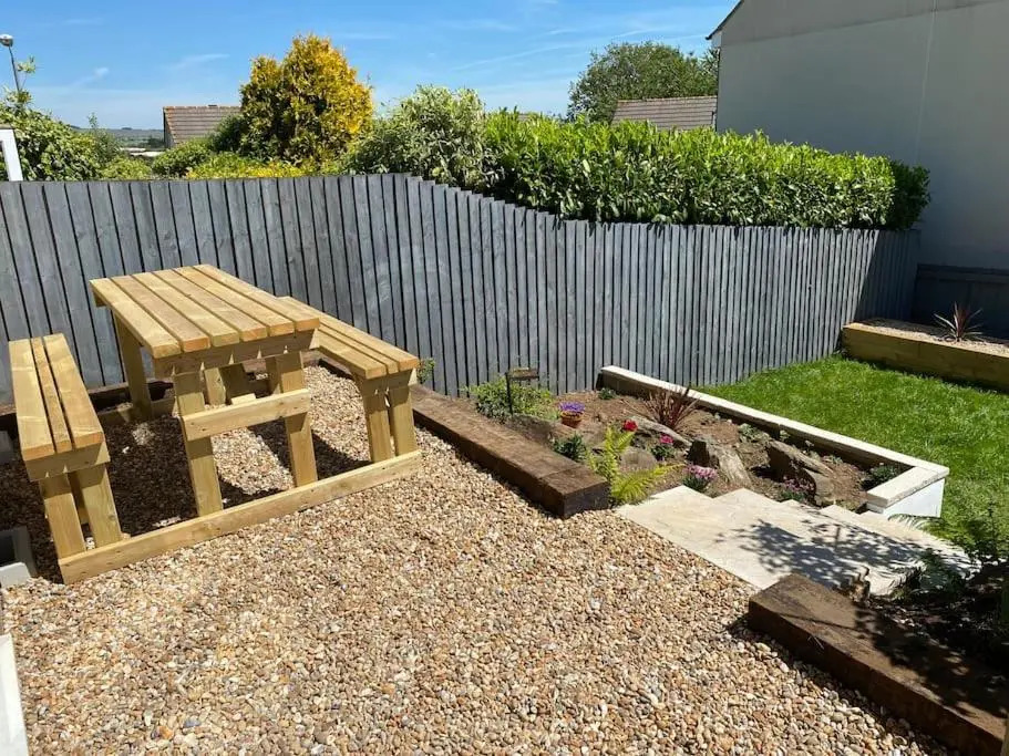 Stylish 3 Bed Home with Allocated Parking for 2
