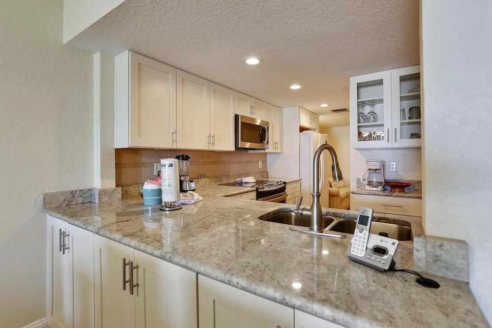 Land's End 303 Building 6 Updated / Beachfront Condo!