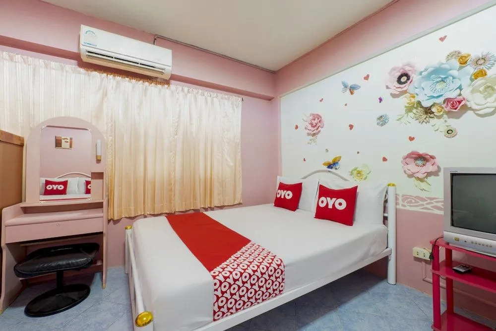 OYO 1099 Star House