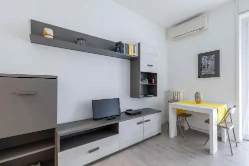 Piazza De Angeli M1 Comfortable Flat With Balcony